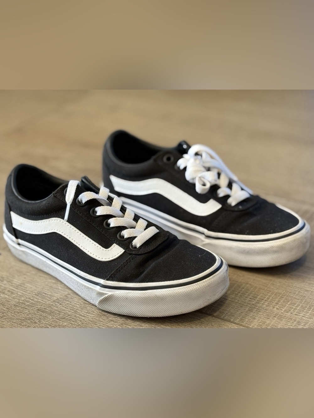 Vans Classic Black and White Old Skool Sneakers, Women’s Size 9